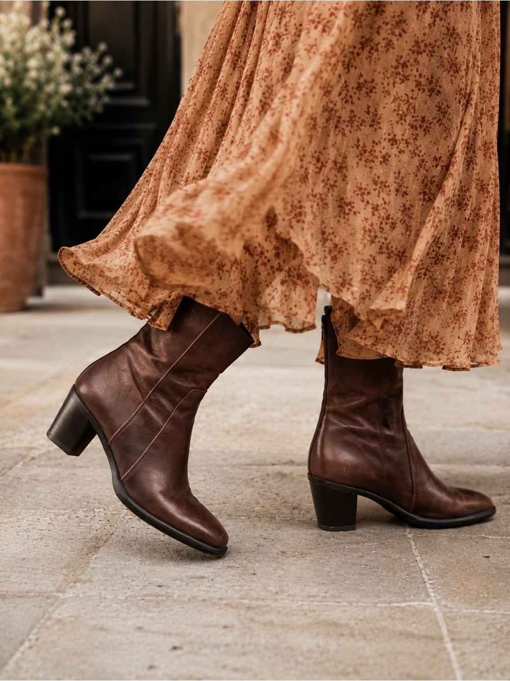 Antonio Melani Brown Leather Ankle Boots
Size 6M EUC
